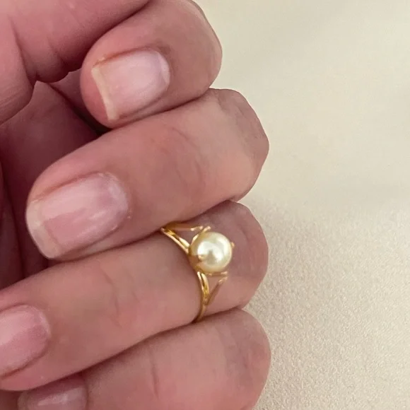 18k Gold Filled Pearl Dainty Ring - Picture 3 of 7
